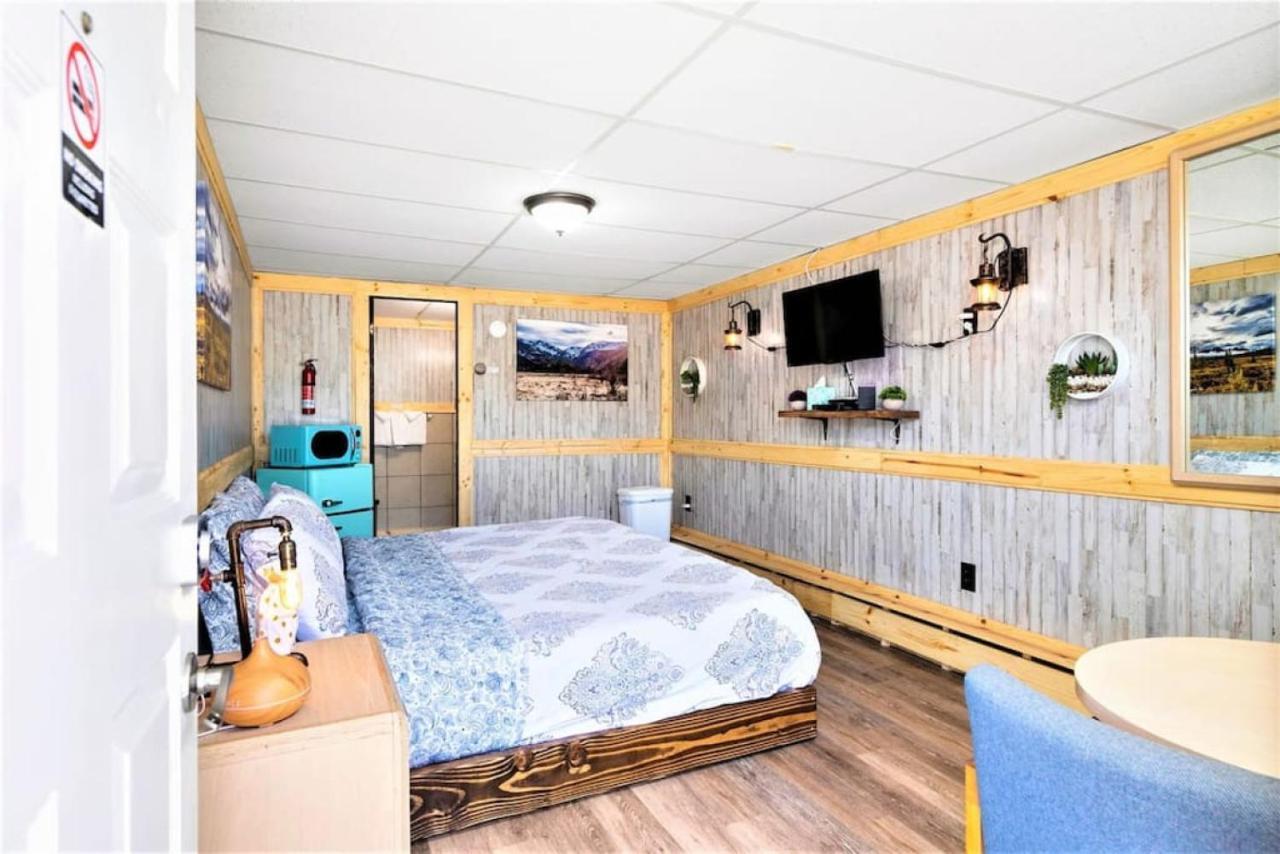 9 Newly Renovated Dog Friendly *